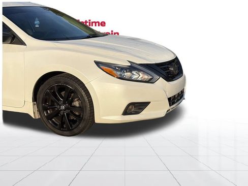 Used 2018 Nissan Altima 2.5 SR w/ SR Midnight Edition FWD image 9