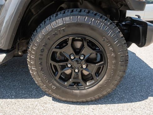 Used 2021 Jeep Gladiator Sport AWD/4WD image 36