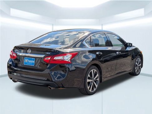 Used 2016 Nissan Altima 2.5 SR w/ LED Appearance Package image 6
