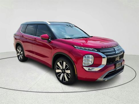 New 2025 Mitsubishi Outlander SEL image 3