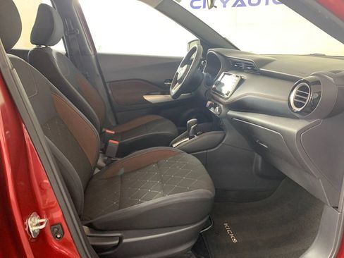 Used 2018 Nissan Kicks SR FWD image 38
