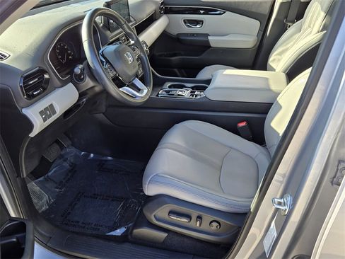 Certified 2023 Honda Pilot Touring image 9