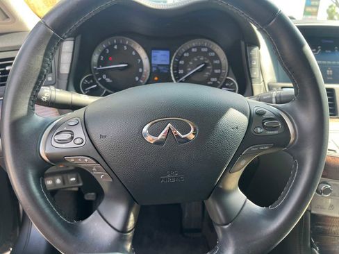 Used 2019 INFINITI Q70 L 3.7 w/ Sensory Package image 16