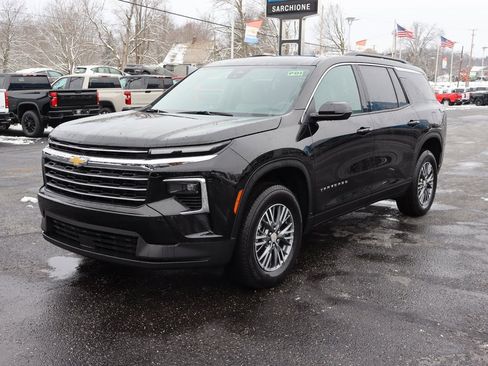 Used 2025 Chevrolet Traverse LT image 16