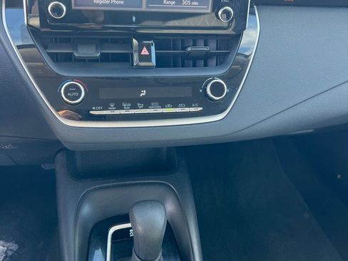 Used 2020 Toyota Corolla LE image 30