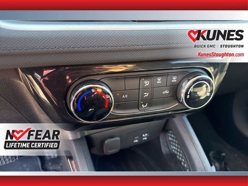 Used 2025 Chevrolet TrailBlazer LT w/ Driver Confidence Package image 31