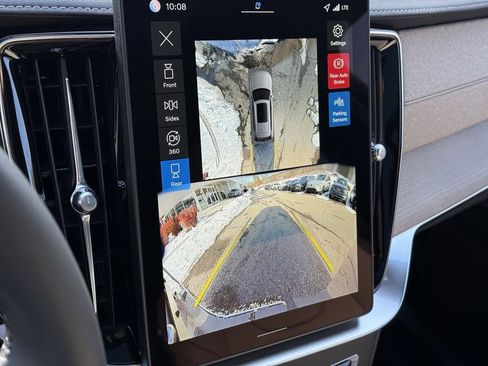 New 2026 Volvo XC90 B6 Plus w/ Protection Package Premier image 21