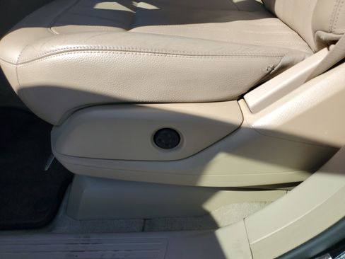 Used 2016 Mercedes-Benz GL 450 4MATIC w/ Premium I Package image 11