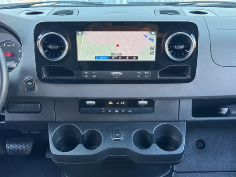 Used 2024 Mercedes-Benz Sprinter 2500 image 22