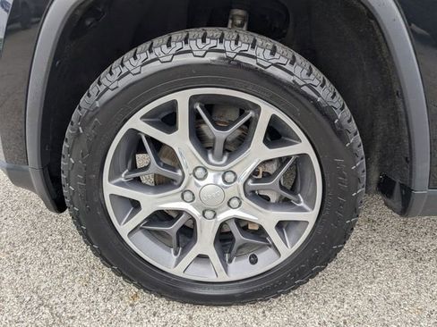 Used 2019 Jeep Grand Cherokee Limited w/ Trailer Tow Group IV AWD/4WD image 23