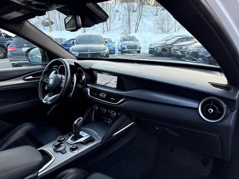 Used 2022 Alfa Romeo Stelvio Veloce image 38