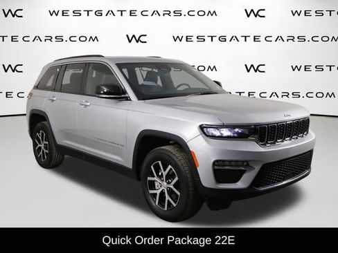 Used 2025 Jeep Grand Cherokee Limited image 4