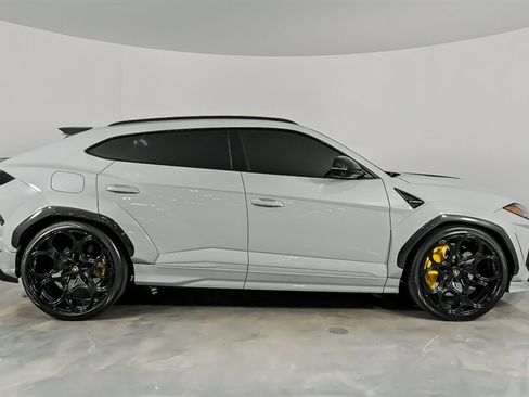 Used 2022 Lamborghini Urus AWD/4WD image 11