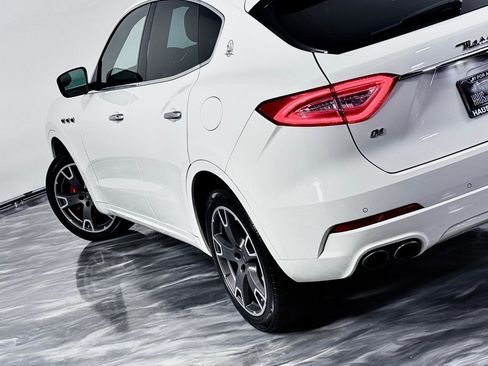 Used 2020 Maserati Levante AWD/4WD image 13