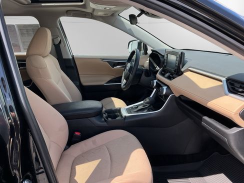 Certified 2020 Toyota RAV4 XLE w/ Convenience Package AWD/4WD image 15