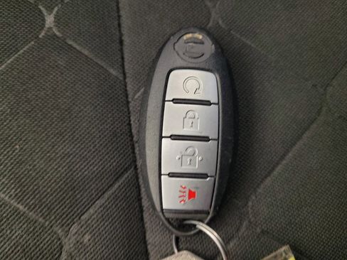 Used 2019 Nissan Kicks SV FWD image 32