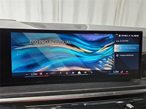 Used 2025 BMW X7 M60i image 47