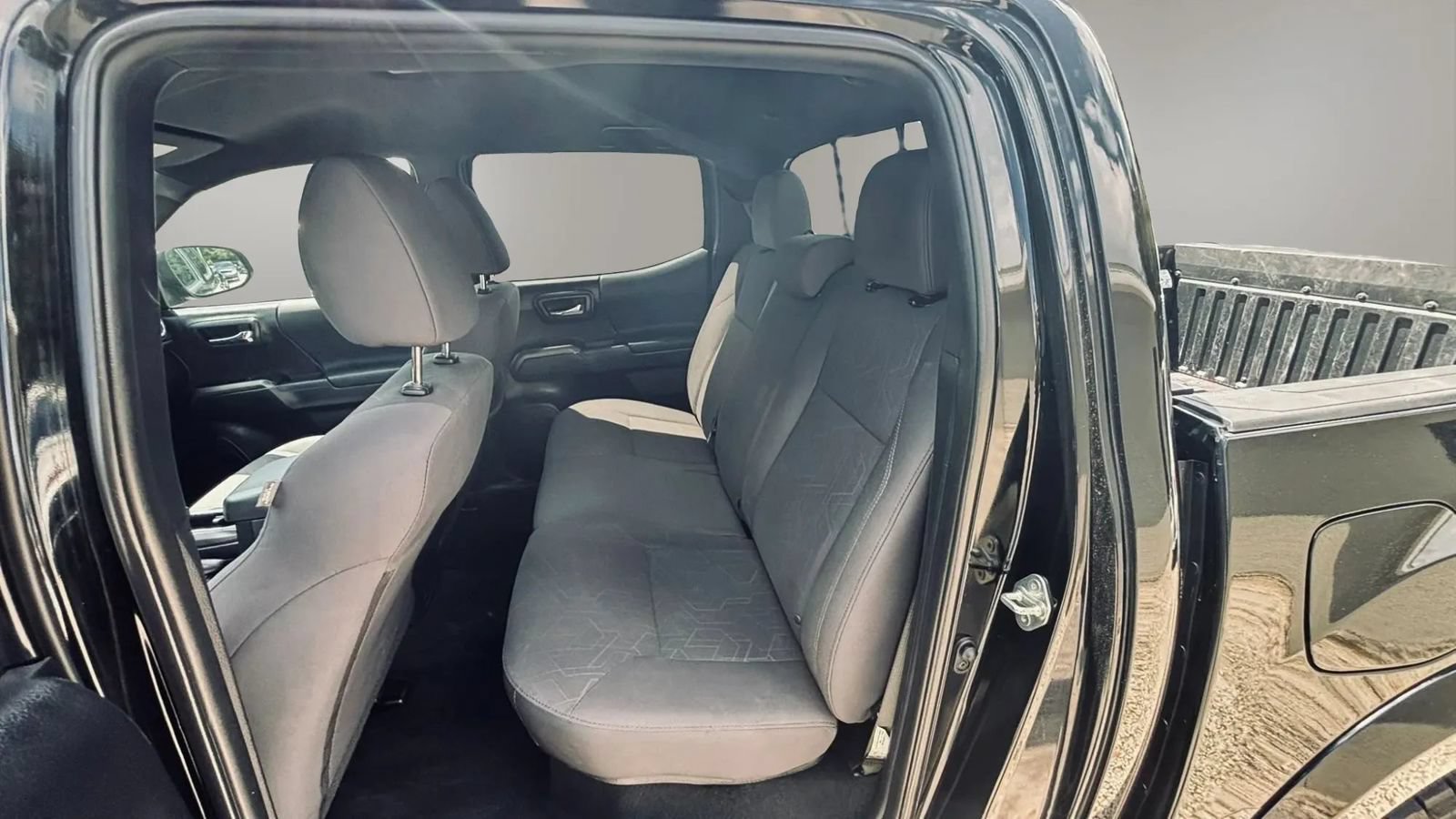 Used 2018 Toyota Tacoma TRD Sport RWD image 10