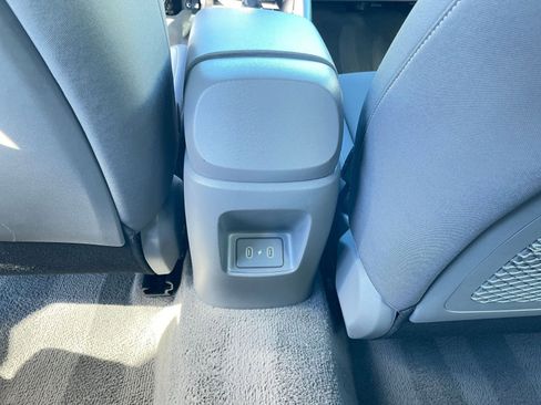 Used 2025 Hyundai Elantra SEL image 24