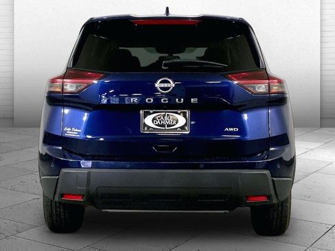 Used 2025 Nissan Rogue SV AWD/4WD image 3