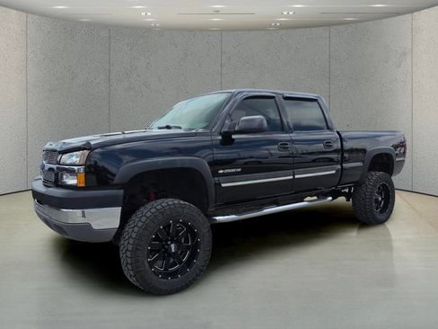 Used 2004 Chevrolet Silverado 2500 LS w/ Skid Plate Package AWD/4WD image 9