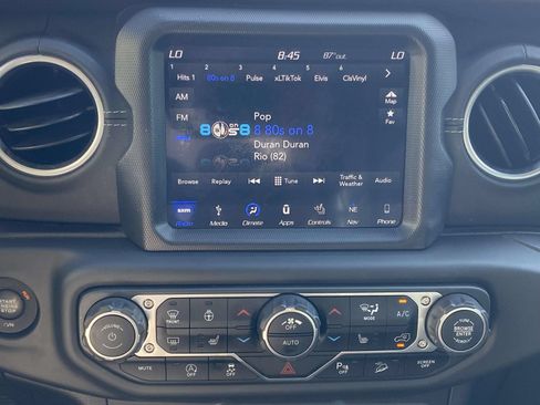 Used 2018 Jeep Wrangler Unlimited Sahara AWD/4WD image 27