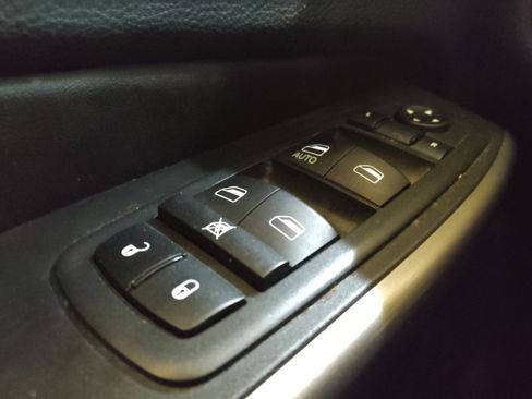 Used 2020 Jeep Cherokee Latitude FWD image 27