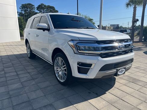 Used 2024 Ford Expedition Limited image 8
