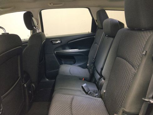 Used 2019 Dodge Journey SE w/ Premium Group image 18