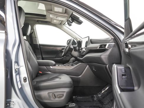 Used 2021 Toyota Highlander Platinum AWD/4WD image 11
