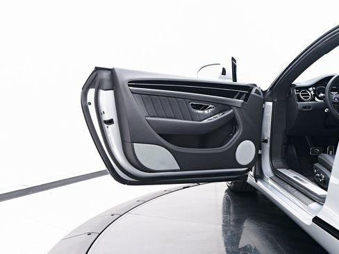 Used 2024 Bentley Continental GT image 37