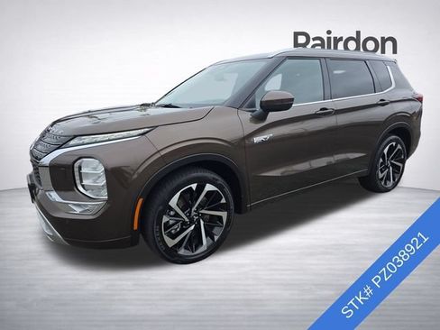 Used 2023 Mitsubishi Outlander SEL AWD/4WD image 3