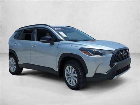 Certified 2025 Toyota Corolla Cross LE FWD image 3