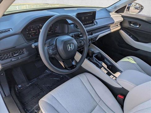 Certified 2025 Honda Accord SE image 9