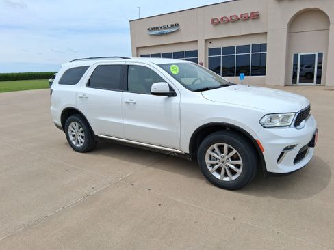 Used 2021 Dodge Durango SXT AWD/4WD image 2