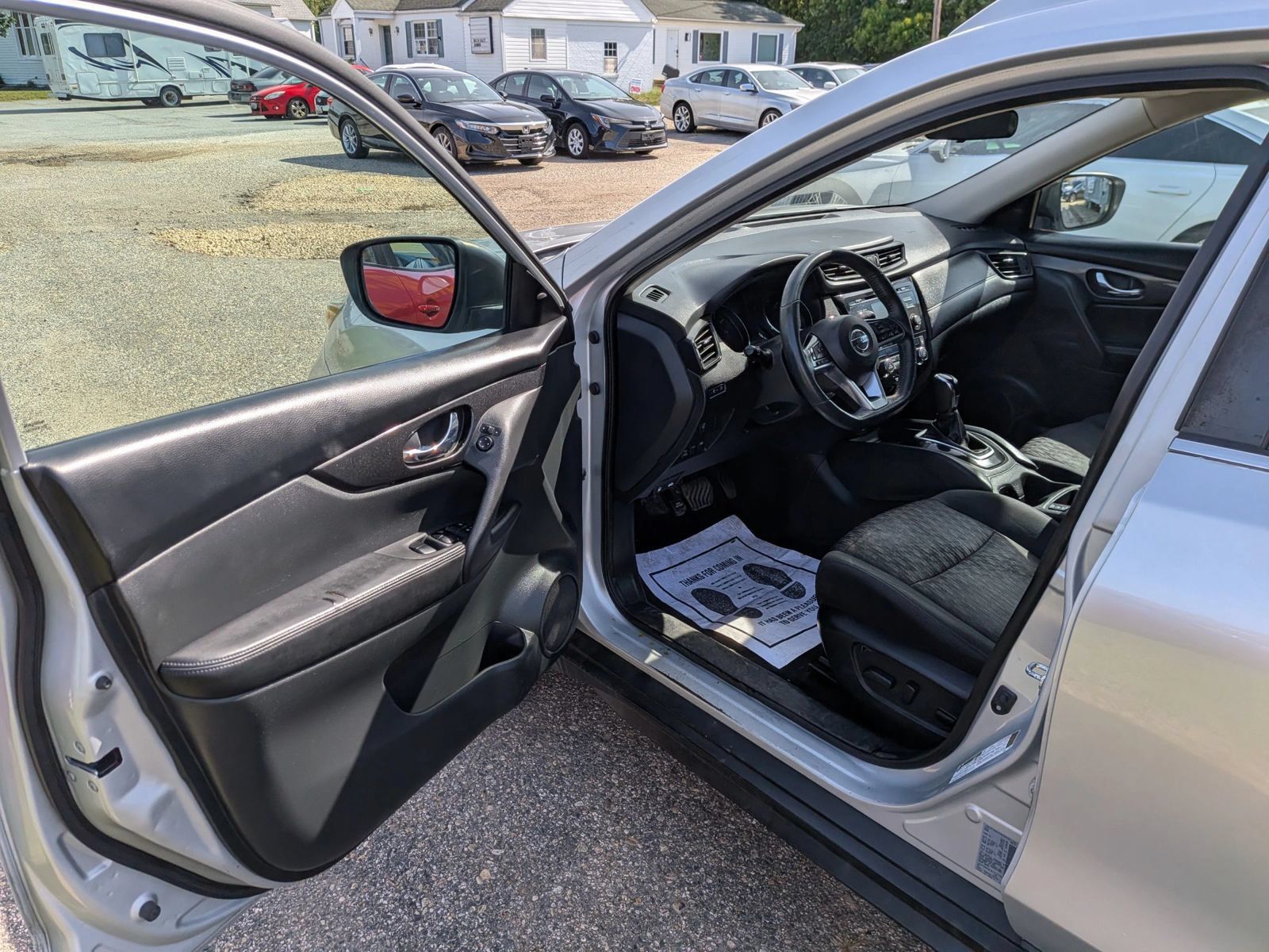 Used 2017 Nissan Rogue SV AWD/4WD image 20