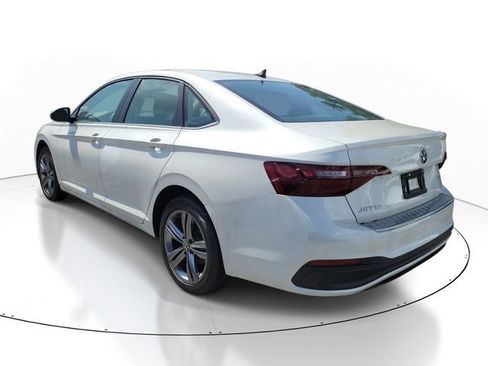 Used 2023 Volkswagen Jetta SE w/ Panoramic Sunroof Package FWD image 3