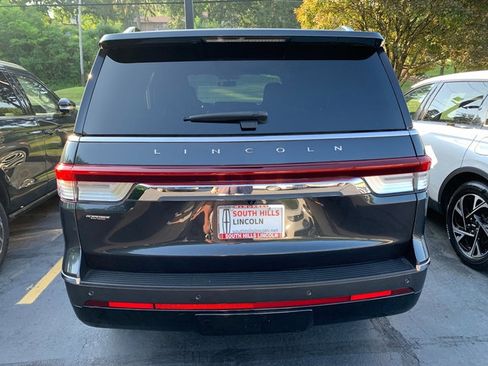 Used 2023 Lincoln Navigator Reserve AWD/4WD image 3