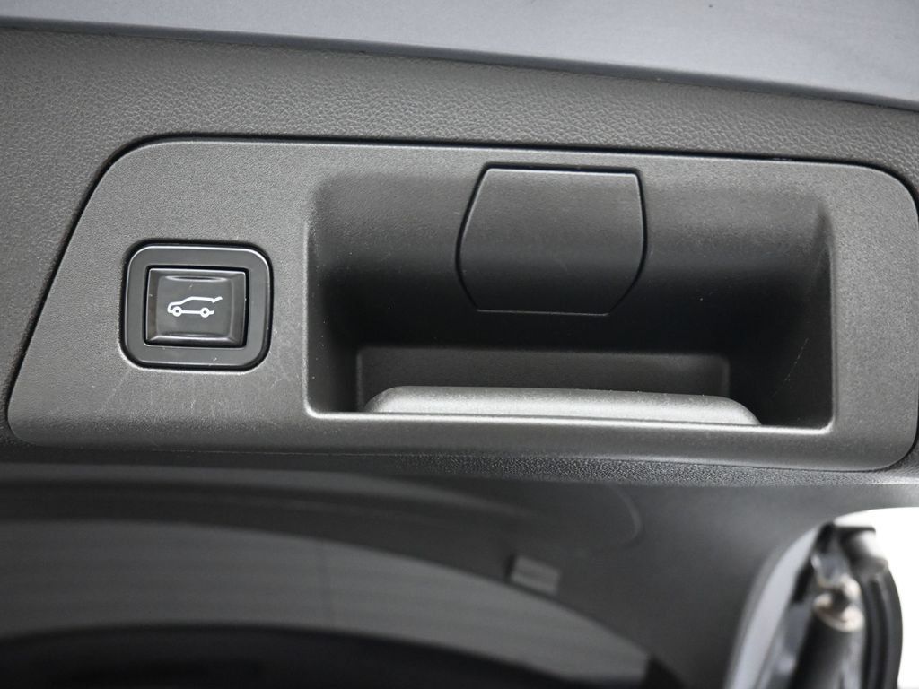 Used 2021 Buick Envision Essence AWD/4WD image 46