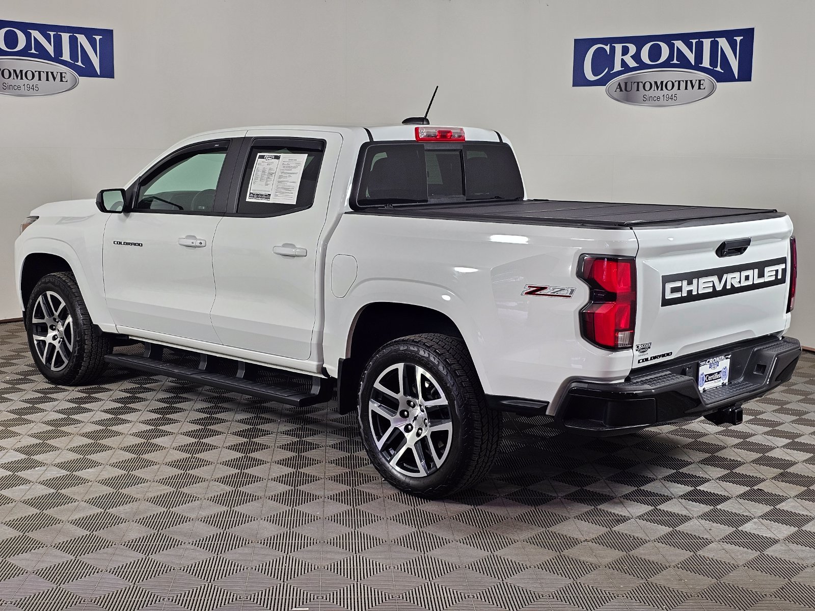 Used 2023 Chevrolet Colorado Z71 w/ Z71 Convenience Package 2 AWD/4WD image 32