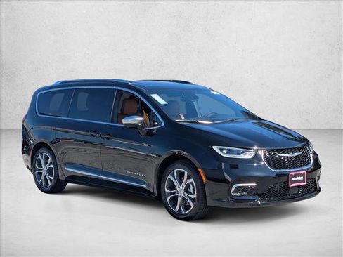 New 2026 Chrysler Pacifica Pinnacle image 7