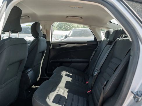 Used 2017 Ford Fusion SE FWD image 8
