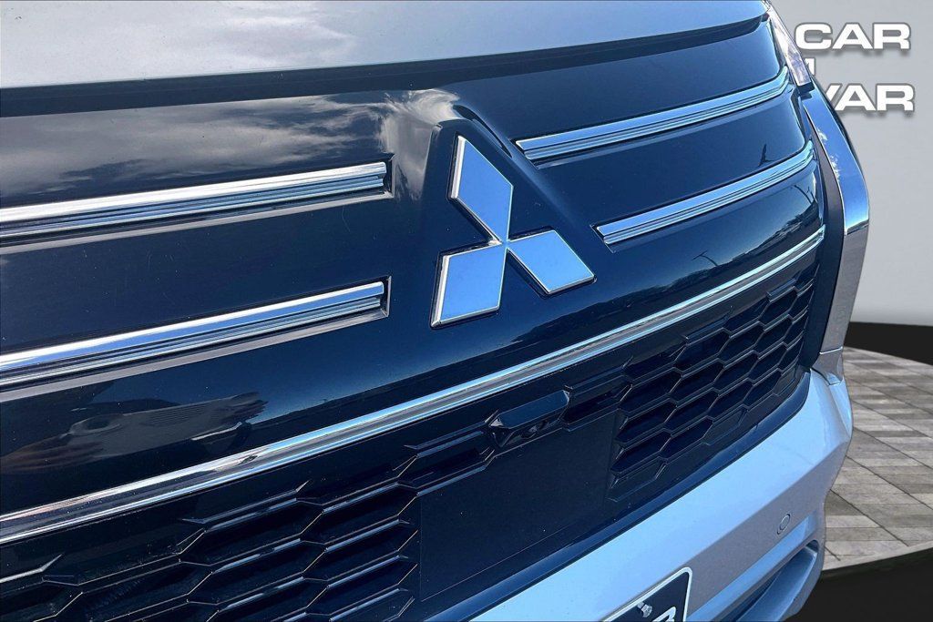 Used 2025 Mitsubishi Outlander SE AWD/4WD image 28