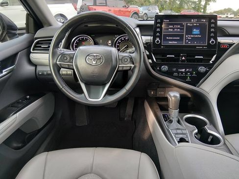 Used 2024 Toyota Camry XLE FWD image 11