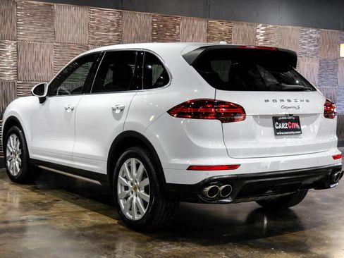 Used 2018 Porsche Cayenne S image 11
