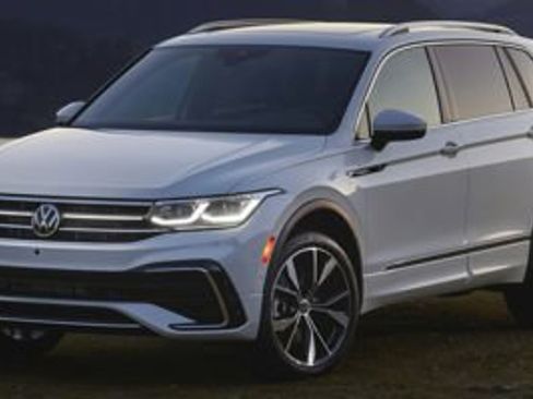 Used 2022 Volkswagen Tiguan SE w/ Panoramic Sunroof Package image 1
