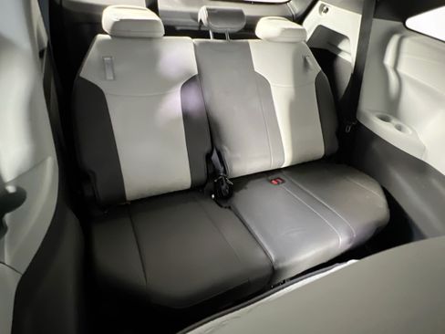Used 2022 Toyota Sienna XSE AWD/4WD image 26