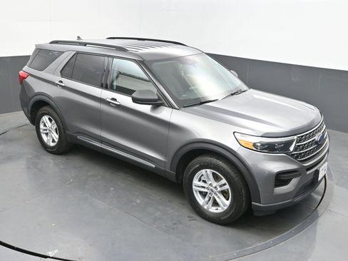 Used 2022 Ford Explorer XLT AWD/4WD image 32