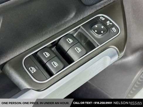 Used 2021 Mercedes-Benz GLB 250 4MATIC image 17