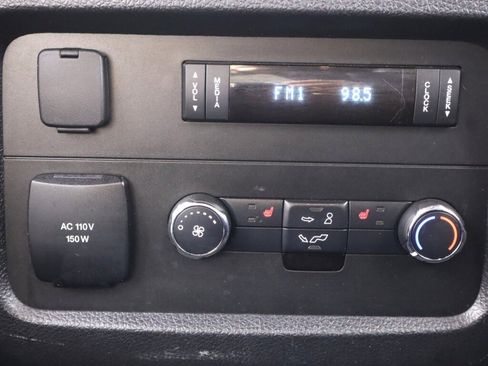 Used 2016 Lincoln Navigator Select RWD image 34